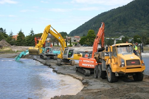 Diggers and dump truck at Pauanui WW  © Marsden Cove www.marsdencove.co.nz